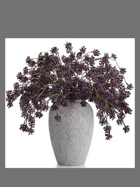 New in open package decorative berry stems. Stems only no vase.